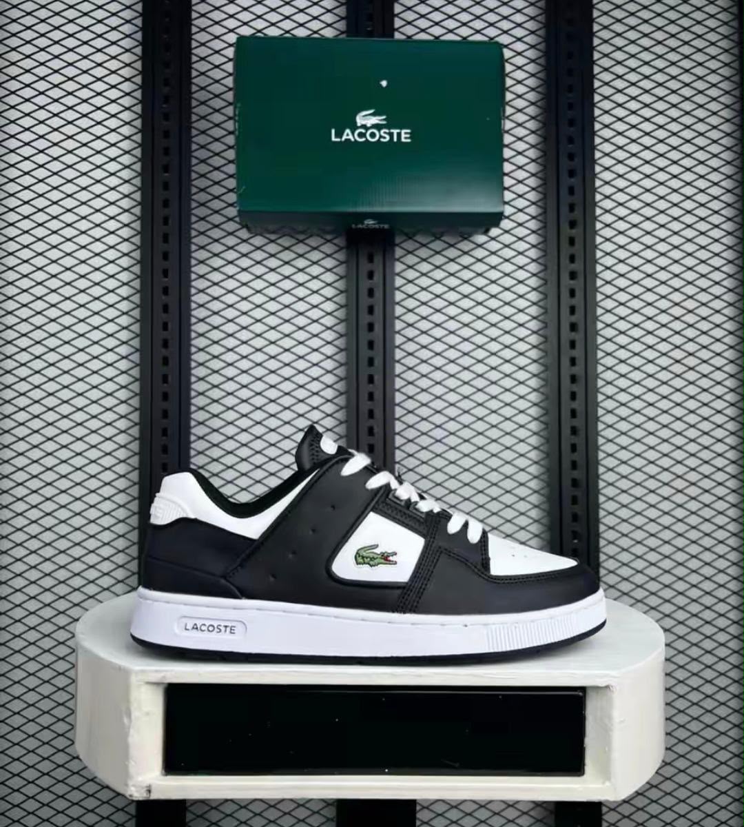 Locoste T-Clip Sneakers