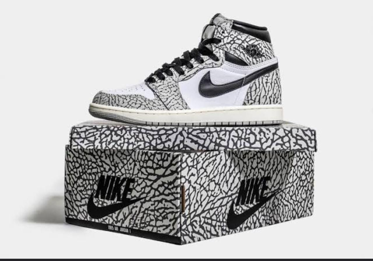 Air Jordan 1 Retro High OG "Black Toe" sneakers