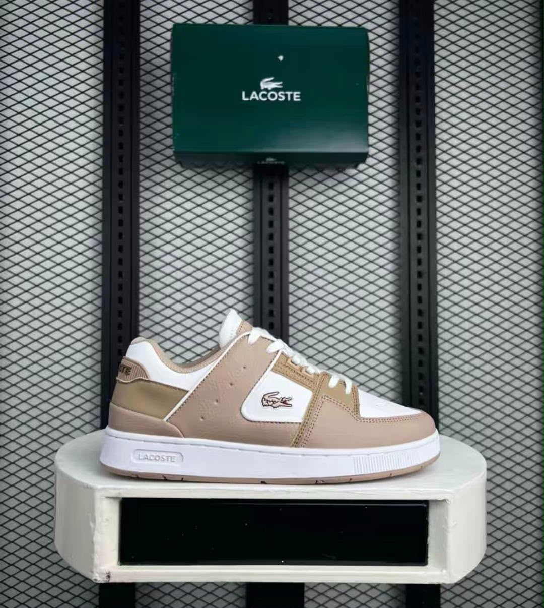 Locoste T-Clip Sneakers