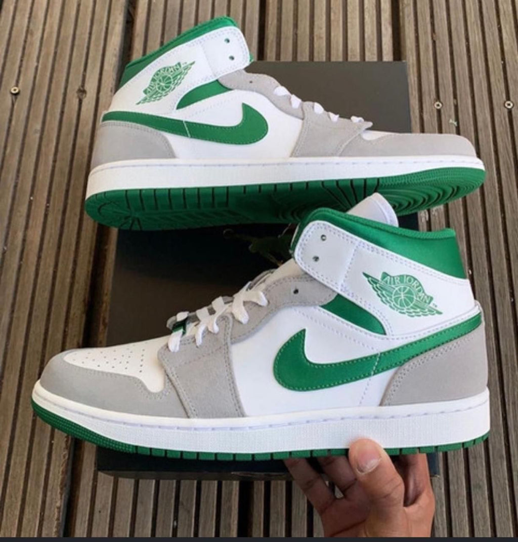 Air Jordan 1 Retro High OG "Black Toe" sneakers